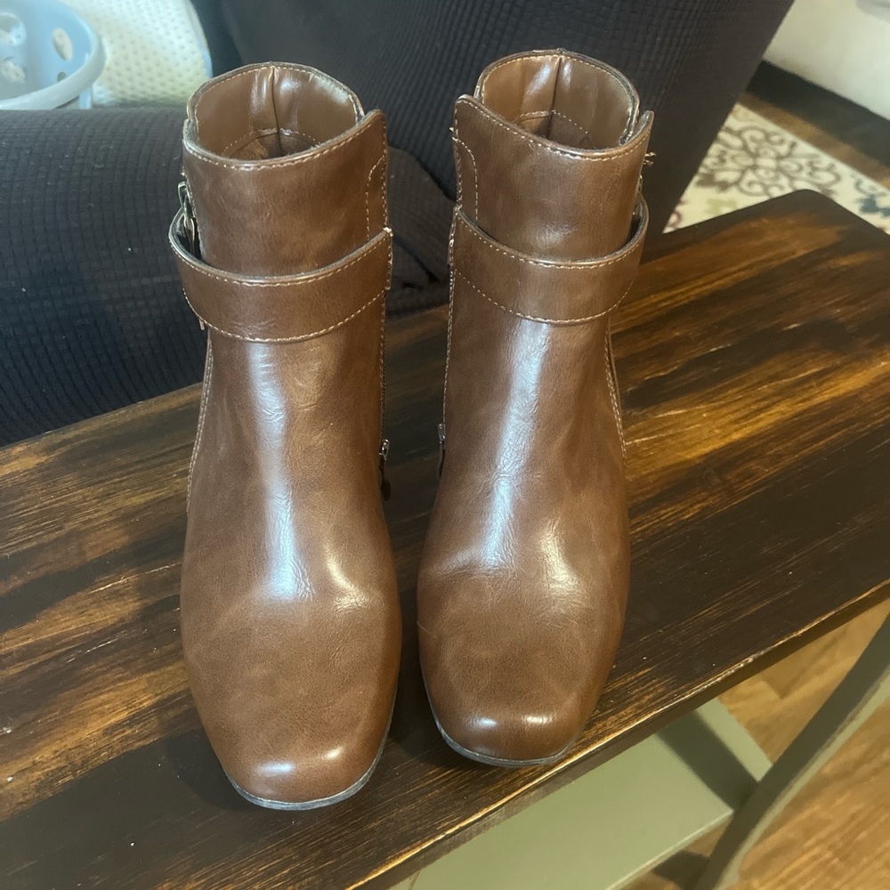Women’s brown zip up boots